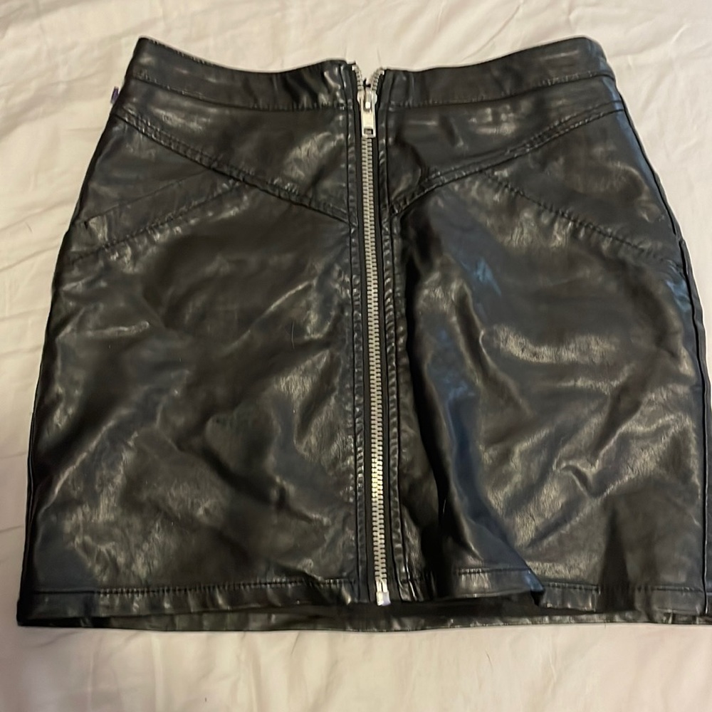 Faux leather zip up mini skirt- size s